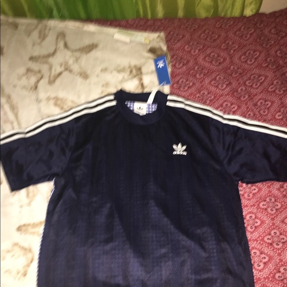 Adidas tee (M) - Picture 1 of 3